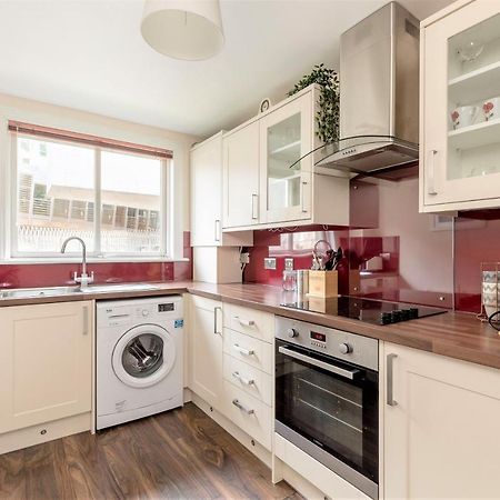 Stunning 1 Bed At Holyrood Palace & Arthurs Seat เอดินบะระ ภายนอก รูปภาพ