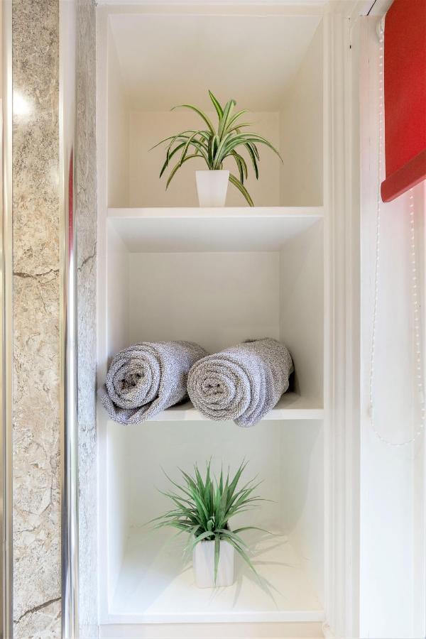 Stunning 1 Bed At Holyrood Palace & Arthurs Seat เอดินบะระ ภายนอก รูปภาพ