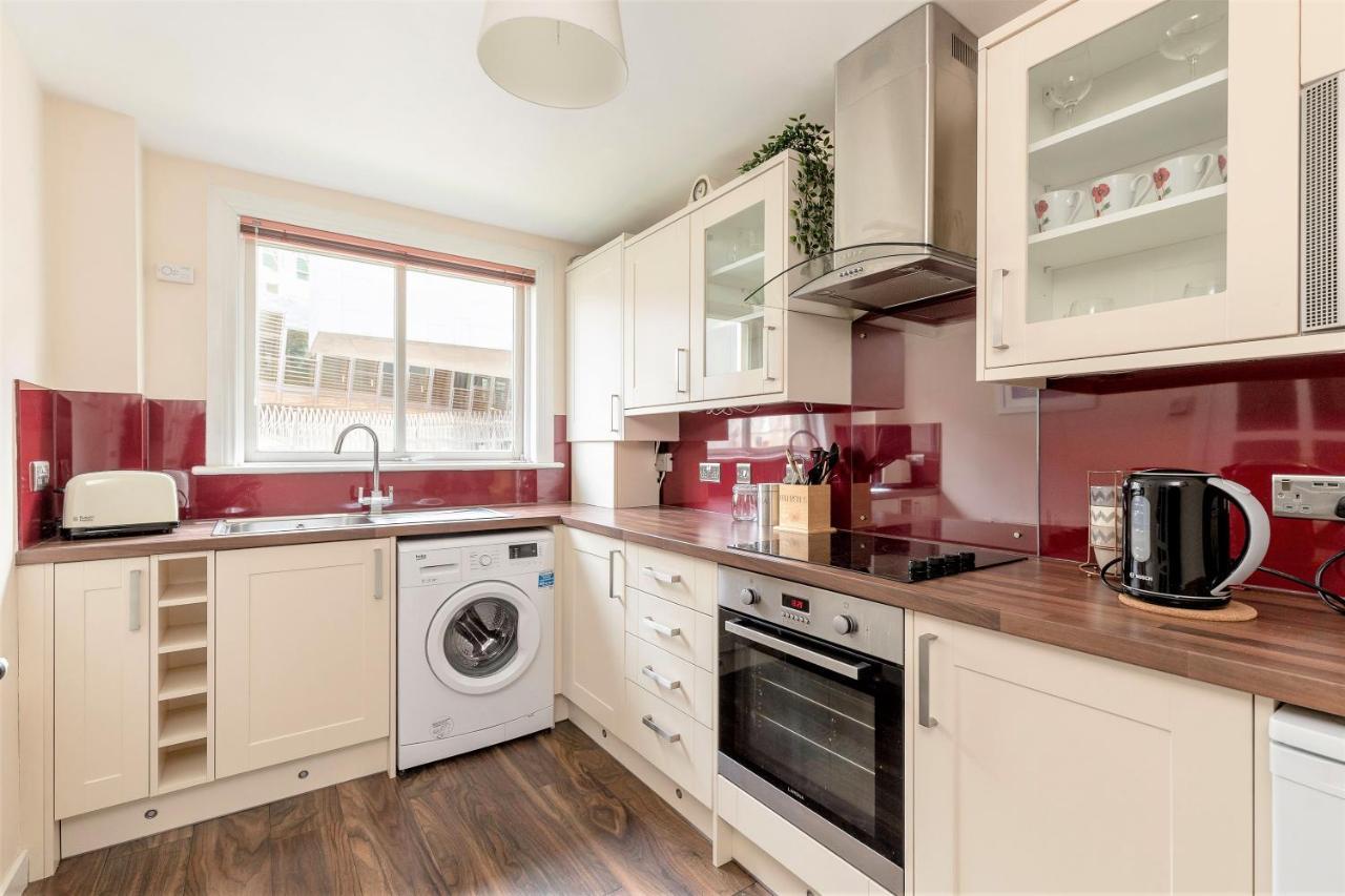 Stunning 1 Bed At Holyrood Palace & Arthurs Seat เอดินบะระ ภายนอก รูปภาพ
