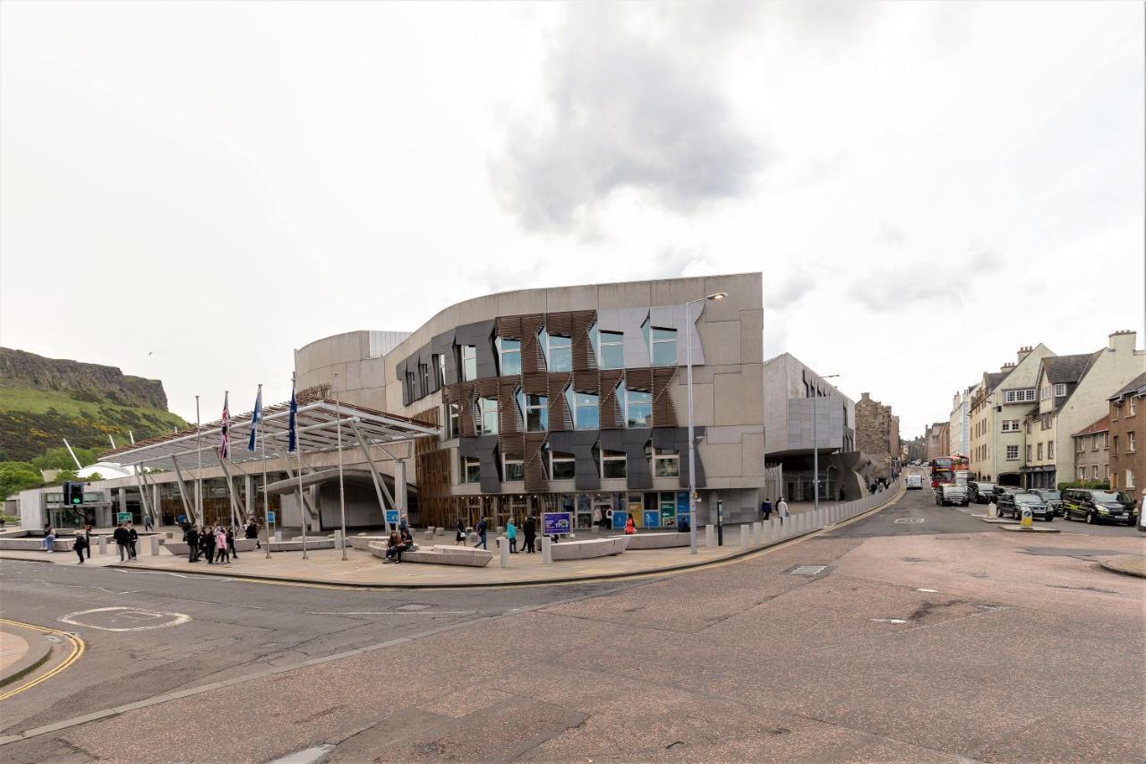 Stunning 1 Bed At Holyrood Palace & Arthurs Seat เอดินบะระ ภายนอก รูปภาพ