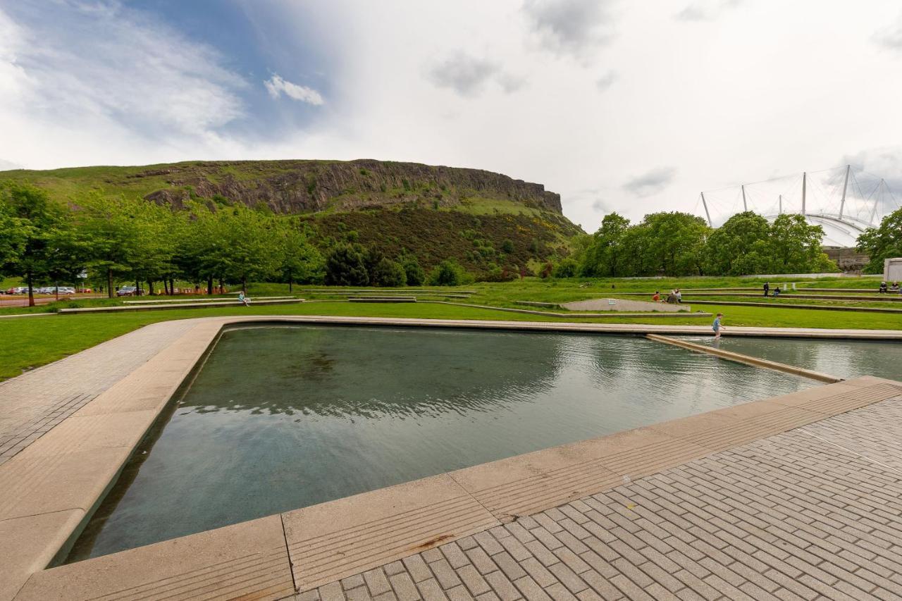Stunning 1 Bed At Holyrood Palace & Arthurs Seat เอดินบะระ ภายนอก รูปภาพ